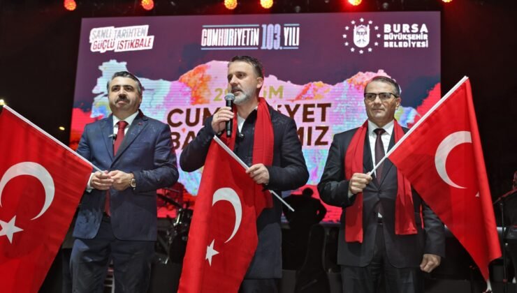 Yağmura Rağmen Bursa’da Cumhuriyet Bayramı Coşkusu Dinmedi