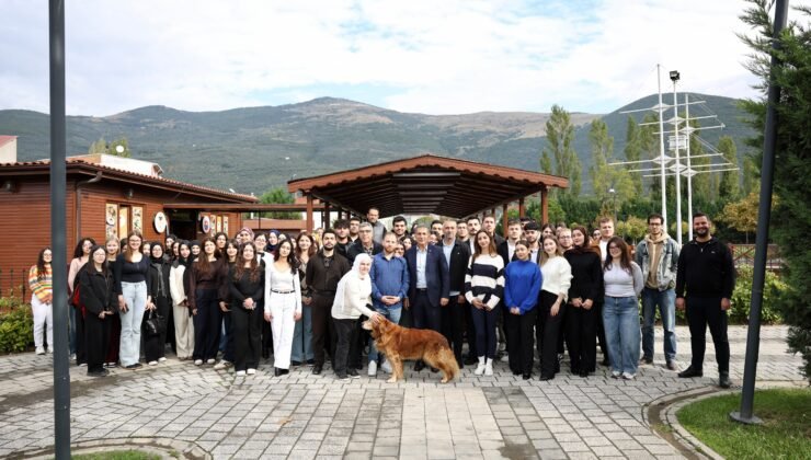 Gemlik Kent Konseyi Gençlik Meclisi Üniversite Öğrencileriyle Kahvaltıda Buluştu