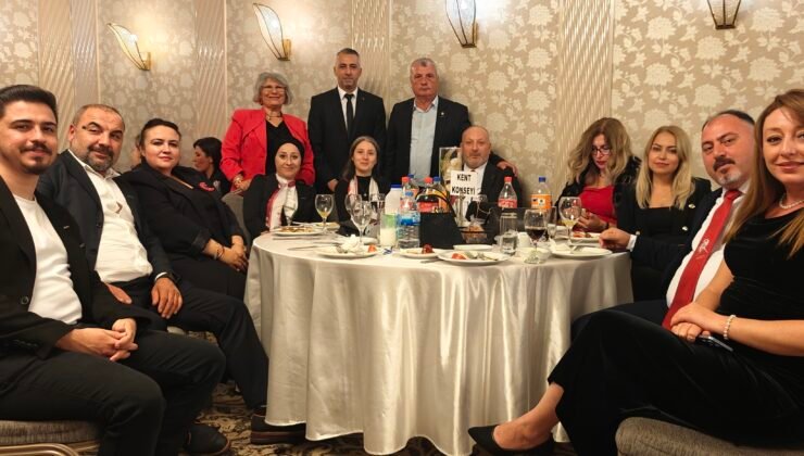 Gemlik’te Cumhuriyet Coşkusu Büyük Bir Bolo ile Kutlandı