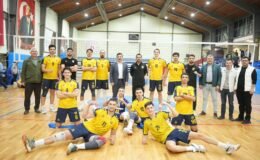 Yenişehir Belediyespor Erkek Voleybol Takımı 2 de 2 de Yaptı