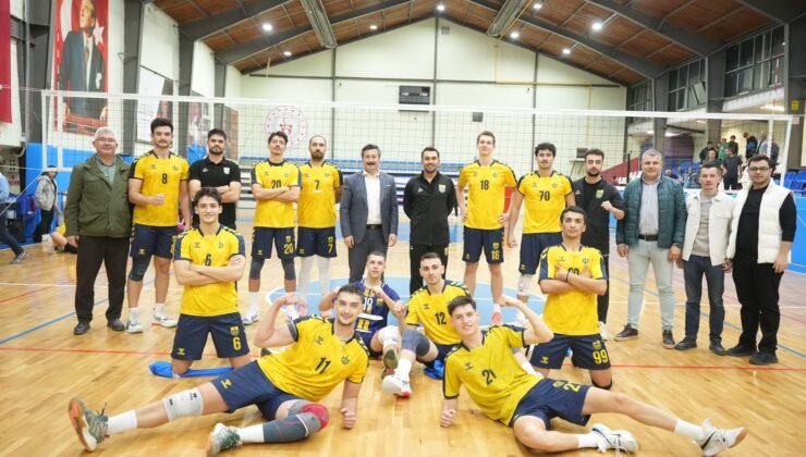 Yenişehir Belediyespor Erkek Voleybol Takımı 2 de 2 de Yaptı