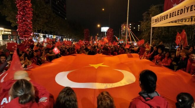 Nilüfer’de Binlerce Vatandaş Cumhuriyet’in 103 Yılını Kutladı