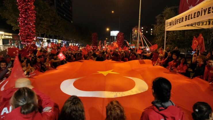 Nilüfer’de Binlerce Vatandaş Cumhuriyet’in 103 Yılını Kutladı