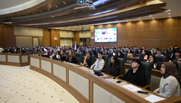 Büyükşehir Belediyesi’nden Stajyer Öğrencilere Oryantasyon Eğitimi