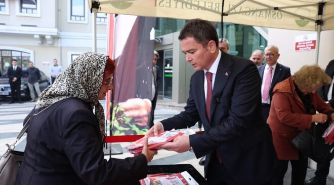 Osmangazi’de Eskiyen Bayraklar Yenileri ile Değiştirildi
