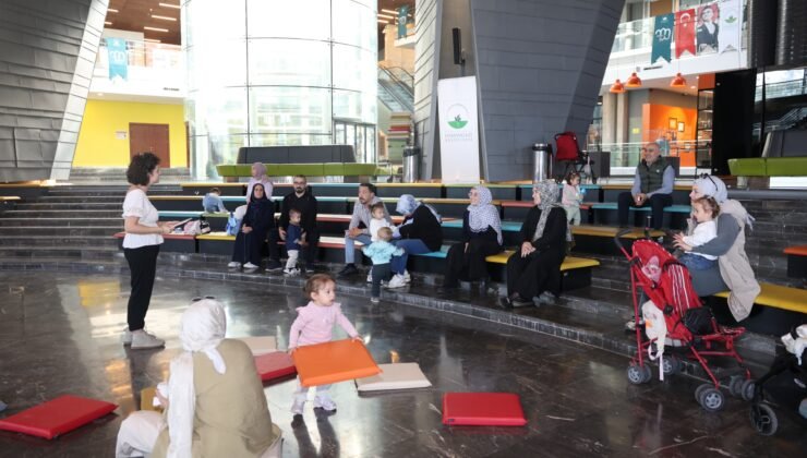 Osmangazi’de Ebeveynler Çocuklarıyla Kitap Okumanın Yollarını Öğreniyor