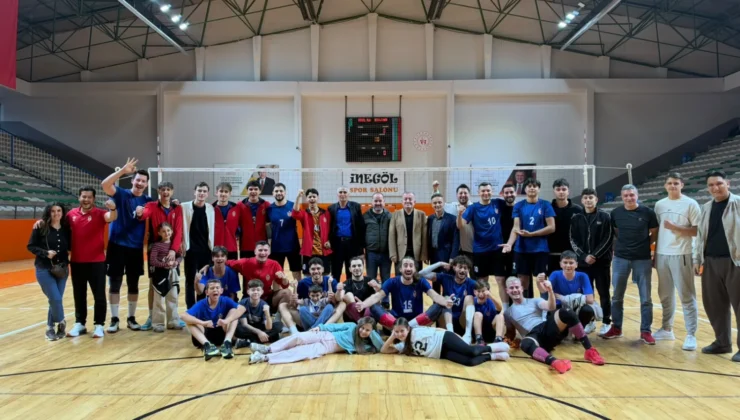 İnegöl Belediyespor Erkek Voleybol Takımı Dolu Dizgin Yola Devam Ediyor